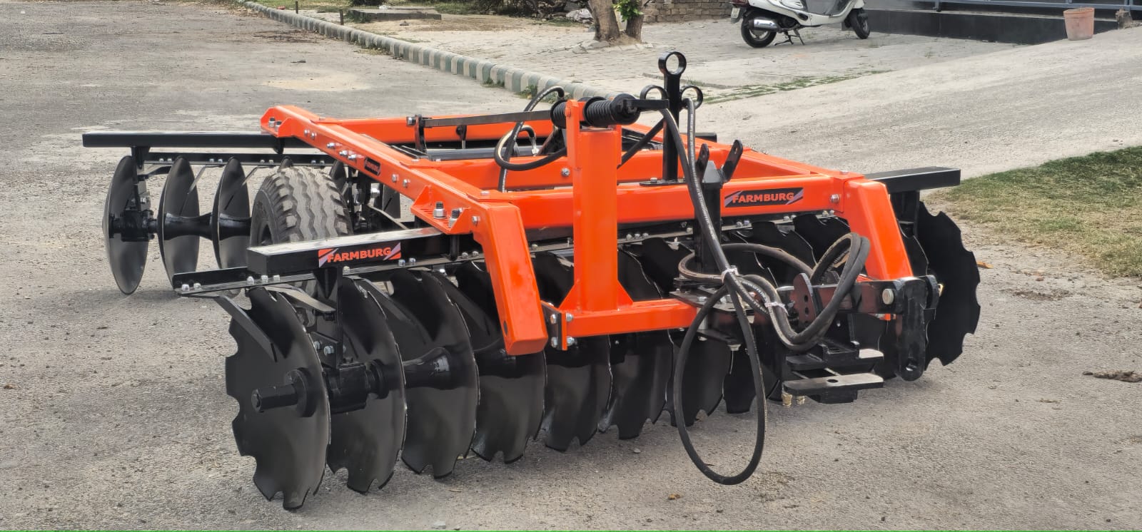 heavy duty hydraulic disc harrow image 2