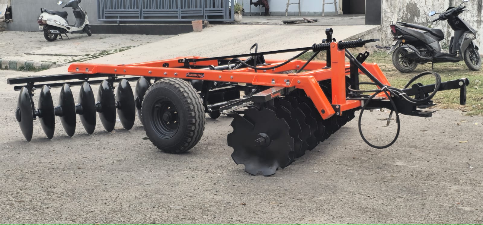 heavy duty hydraulic disc harrow image 3